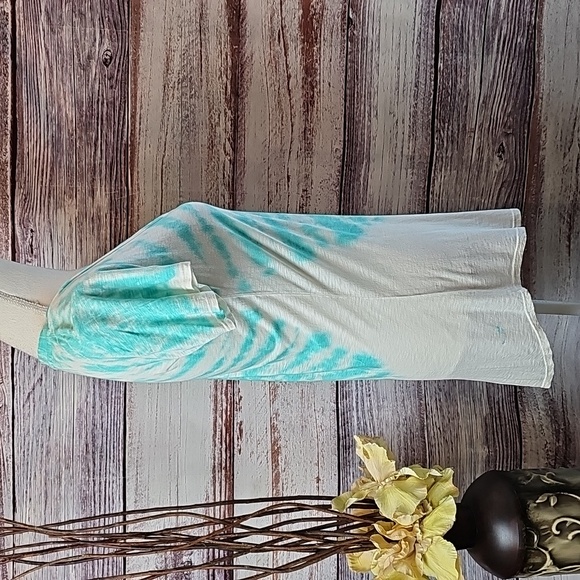 NWT LAmade TEAL TIE DYE V NECK CAP SLEEVED PULLOVER TEE - Picture 3 of 13